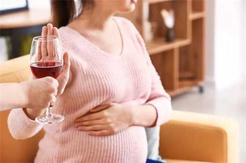 孕期血糖高喝蜂蜜水会怎样，孕妇喝蜂蜜水的好处