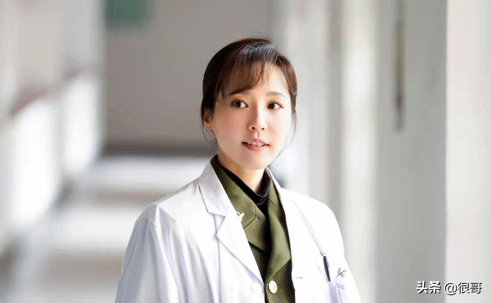 钙是孩子生长发育所必需的营养素,如果孩子缺乏钙,可能会导致生长发育不良、身高矮小、牙齿松动等表现。那么,孩子缺钙时会出现哪些表现呢?孩子补钙又有哪些则呢?是对这两个问题的回答。